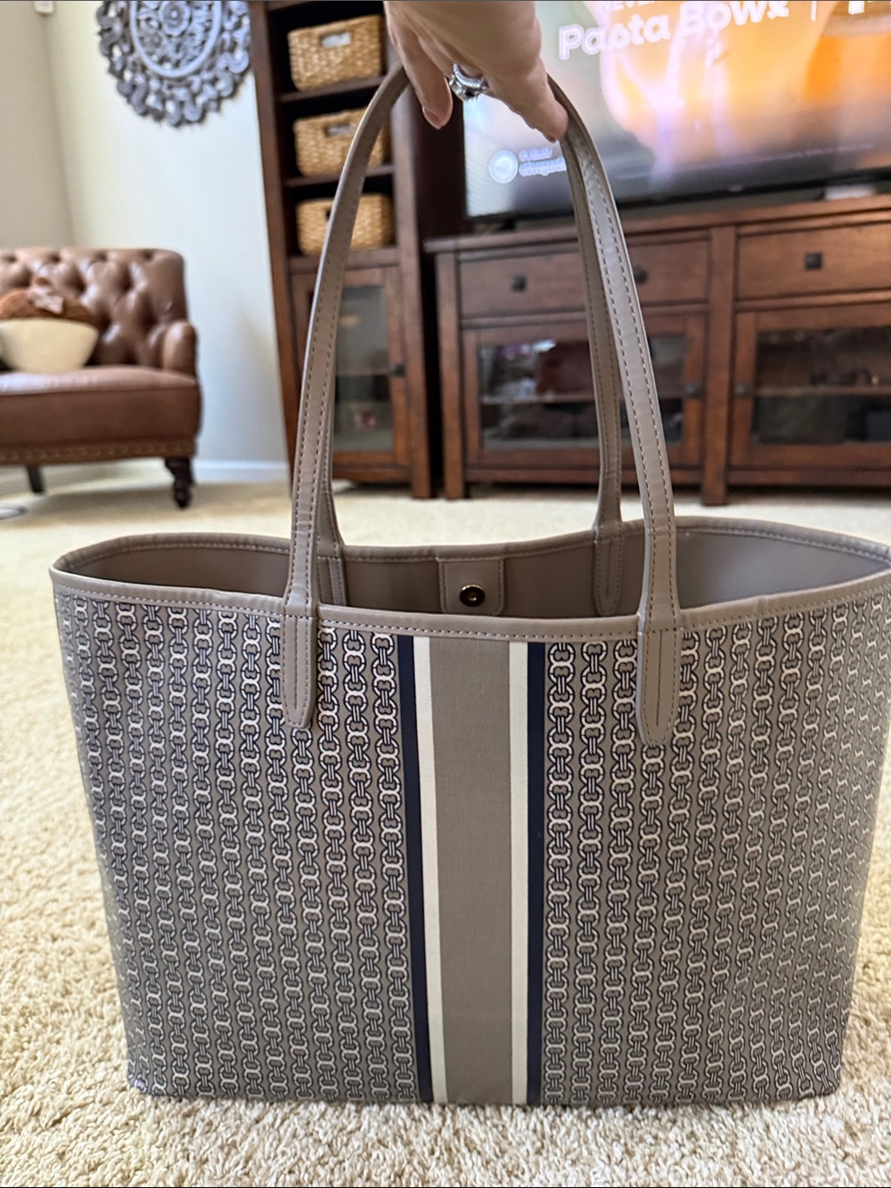Tory Burch Gemini Link Tote - Picture 2 of 6